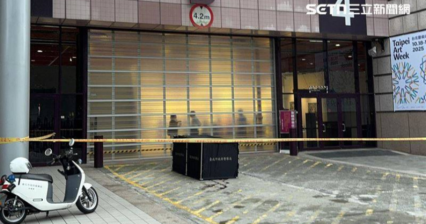 台北市信義區世貿展覽館捷運101站出口旁發生墜樓意外，14歲少年高處墜落當場身亡。（圖／翻攝畫面）