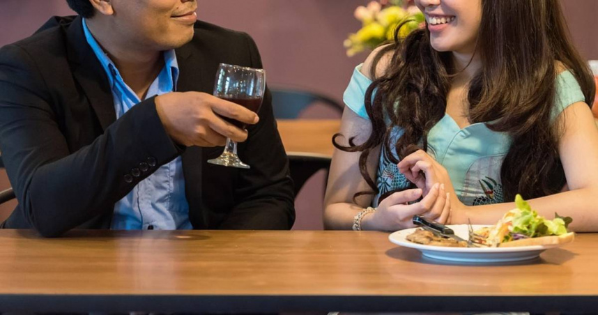 一名工程師目睹婚外情現場，發文批評女方道德感低，被網友罵爆。（示意圖／Pexels）