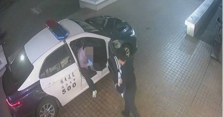 警方獲報後立即開道與時間賽跑，在最短時間內抵醫院。（圖／翻攝畫面）