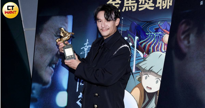 張震以《幸福之路》獲得第62屆金馬獎影帝。（圖／侯世駿攝）