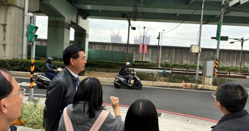 新北板橋江翠北側重劃區緊鄰環河高架道路，有關交通問題頗受關注。（圖／翻攝自林國春臉書）