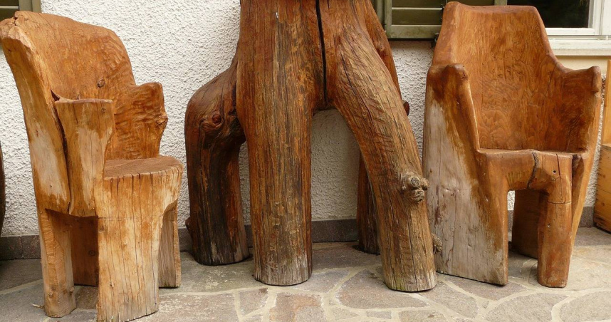 年輕人偏好現代設計，長輩則重視原木家具的實用與傳承價值。（示意圖／Pixabay）