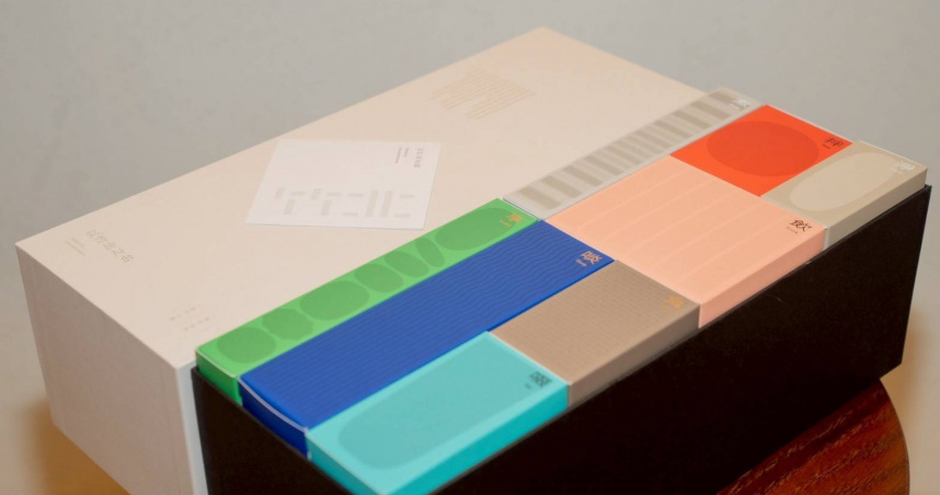 竹北市公所新年度「超越禮盒」以垂直型「撞色」為設計主軸，「立體名片」樣式給人留下深刻的視覺印象。（圖／翻攝自竹北市公所媒體群組）