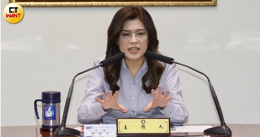 國民黨主席鄭麗文批評，饒慶鈴僅以錄影方式參與海峽論壇卻遭內政部展開調查。（圖／方萬民攝）