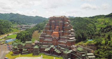 網路瘋傳這個縣 年收不到10億卻舉債400億 山野蓋「鬼樓」