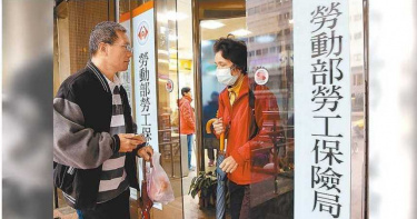 勞保年改給付大砍3成 勞動部發聲明這樣說
