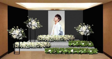 小鬼神情驚恐躲遺照下! 她嘆糟了「6分魂魄沒跟來」:家人快告訴祂