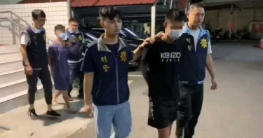 新莊屁孩凌虐大叔到閃尿 囂張拍影片PO網警連夜逮2人