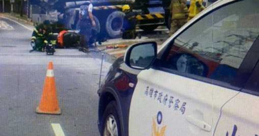 水泥預拌車右轉未注意 機車騎士遭擦撞當場輾斃
