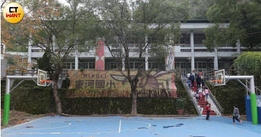 東河國小位在苗栗縣南庄鄉東河村，是該村唯一的小學，全校有9成學生來自賽夏族。（圖／趙世勳攝）