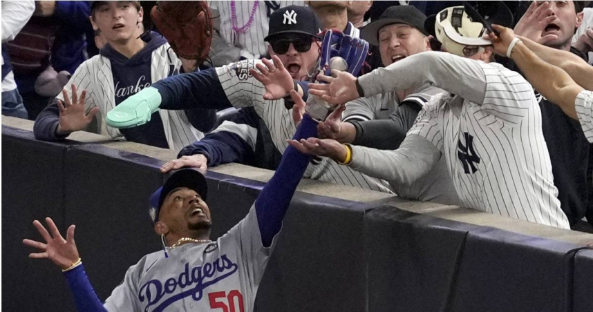 洋基隊的瘋狂球迷卡波比安科（Austin Capobianco）和漢森（John P. Hansen），已正式被MLB列入黑名單。（圖／達志／美聯社）