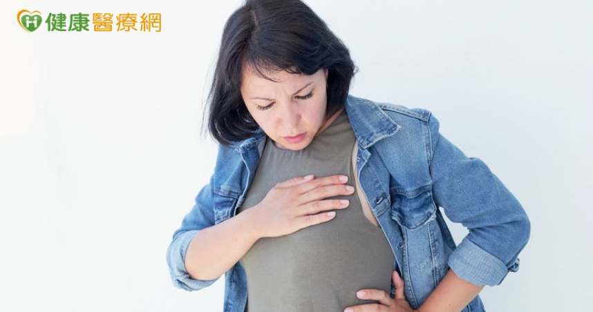 44歲婦人乳房小潰瘍半年變巨大腫瘤　就醫確診「惡性乳癌轉移肺肝骨」