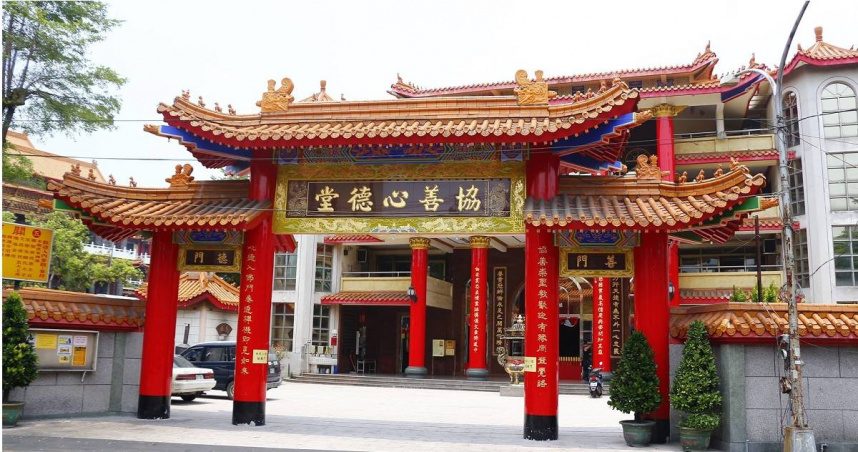 高雄市五甲關帝廟開出今年第1支國運籤，為「中平」。（圖／翻攝自臉書／五甲關帝廟）