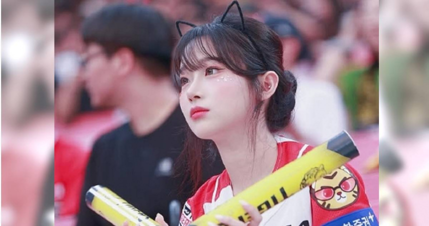 韓國啦啦隊女神李珠珢憑藉魔性洗腦的「三振舞」爆紅。（圖／翻攝自李珠珢IG）