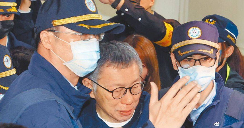 台灣民眾黨前主席柯文哲因京華城案遭起訴，20日首度開準備程序庭。圖為他10日在矯正署戒護下，參加父親告別式。（圖／報系資料照）