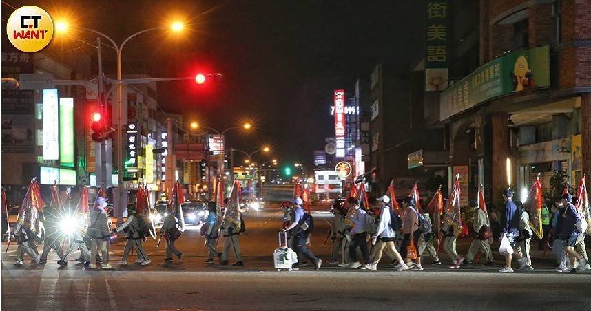 大甲鎮瀾宮媽祖繞境進入第二天正式來到彰化縣境內。（圖／趙世勳攝）