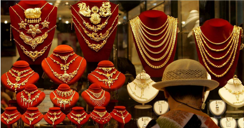 即使金價下跌，還是有中國投資者搶著購買為了杜絕黃牛代購，還推出每人限購5件的政策。（圖／達志／美聯社）