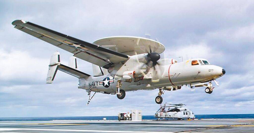 美國總統川普9日簽署行政命令，要求簡化對外軍售流程，以提高交付效率。圖為E-2D空中預警機。（圖／摘自美國海軍臉書）