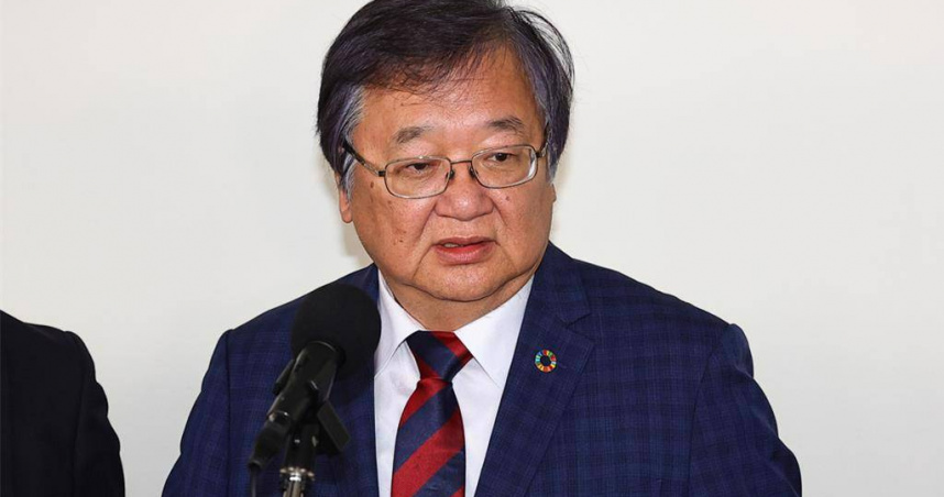 行政院會今（24）拍板「因應國際情勢強化經濟社會及國土安全韌性特別條例」草案，整體特別條例預算規模上看4100億元，其中撥補健保200億元、弱勢族群照顧關懷服務170億元。衛福部長邱泰源表示，200億元將進入健保安定基金，預計可用於醫藥品漲價、健保點值穩定等用途。（圖／中國時報劉宗龍攝）