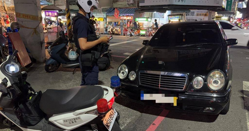 無牌車違停還飆罵，高雄男爆氣慘遭提告。（ 圖／翻攝畫面）