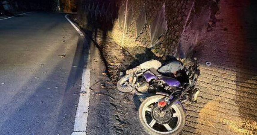 台中1名外籍移工騎車突自摔，造成顱內出血及意識不清，隨後已連續送往3間醫院治療。（圖／翻攝畫面）