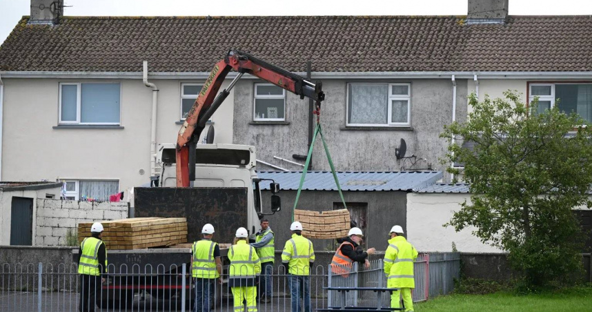2025年6月16日，圖安母嬰之家舊址正式啟動挖掘作業，預估發掘800具遺骸。（圖／翻攝自X）
