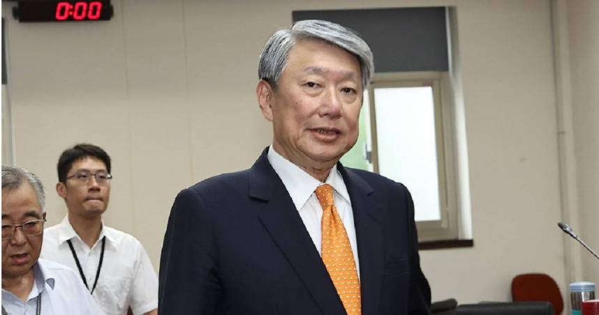 國民黨台北市議員張斯綱8日再爆,郭口口聲聲避紅色供應鏈,卻透過崇越子公司幫助大陸生產晶片,甚至獲得官方邀請赴「上海積體電路年度產業論壇」。(圖/報系資料庫)