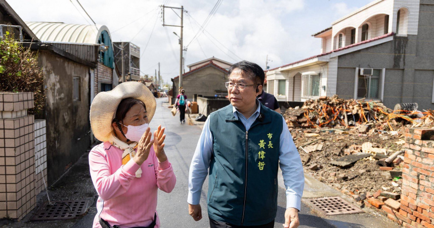 台南市長黃偉哲表示，將加速推動通訊修復與產業重建，盼災區早日回復正常生活。（圖／翻攝自黃偉哲臉書）