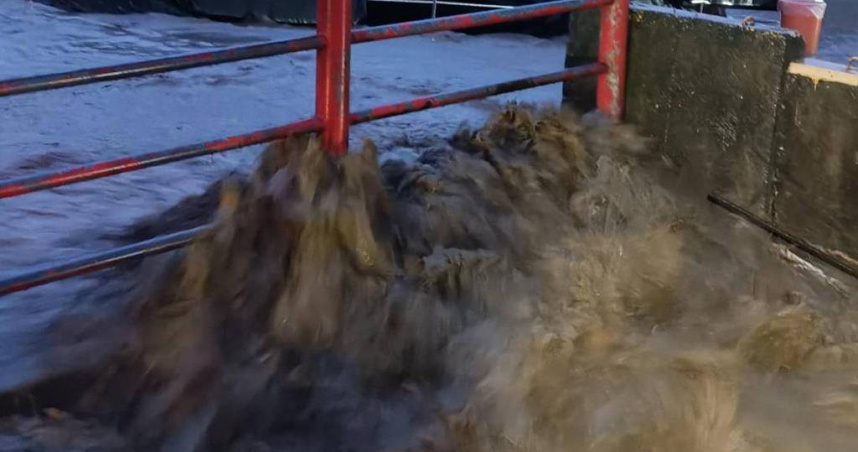 受薇帕颱風外圍環流影響，花蓮縣南區玉里鎮2天累計雨量超過450毫米，以致玉里客城一帶淹水，源城里發生土石流淹沒道路。（圖／報系資料照）