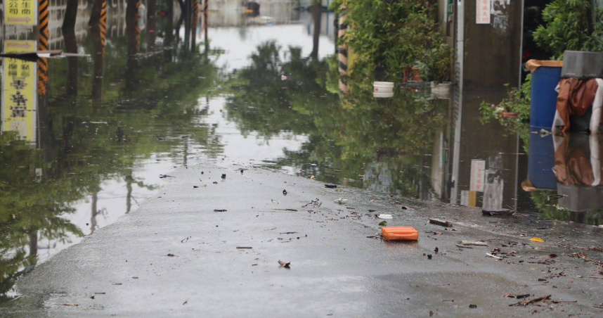 中南部因連日強降雨出現許多災情。（圖／翻攝自黃偉哲臉書）