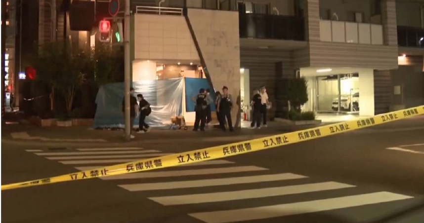 日本兵庫縣神戶市20日晚間發生一起驚悚命案，一名24歲女上班族下班回家途中遭35歲男子尾隨，最後遭對方持刀刺殺當場身亡，嫌犯落網表示不認識死者，只是想跟她搭訕。（圖／翻攝自X／ANN News）