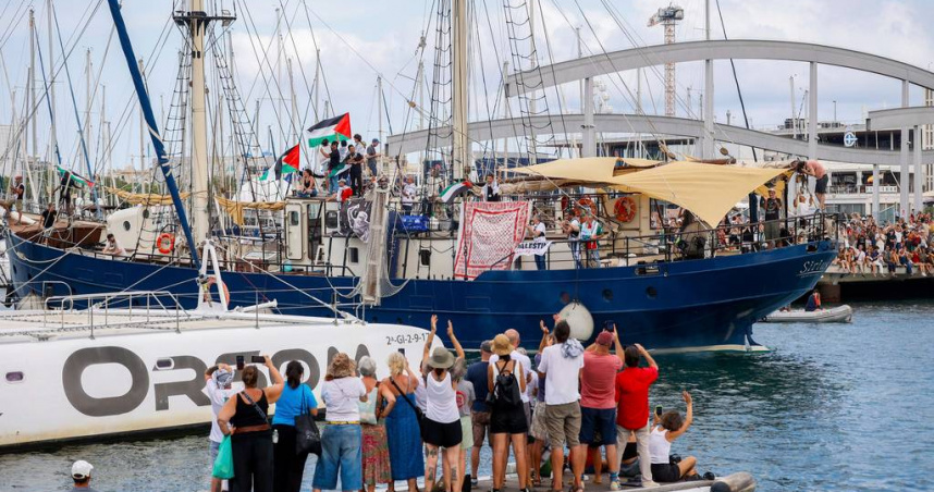 「全球堅忍艦隊」（Global Sumud Flotilla）於8月31日自西班牙巴塞隆納啟航。（圖／達志／美聯社）