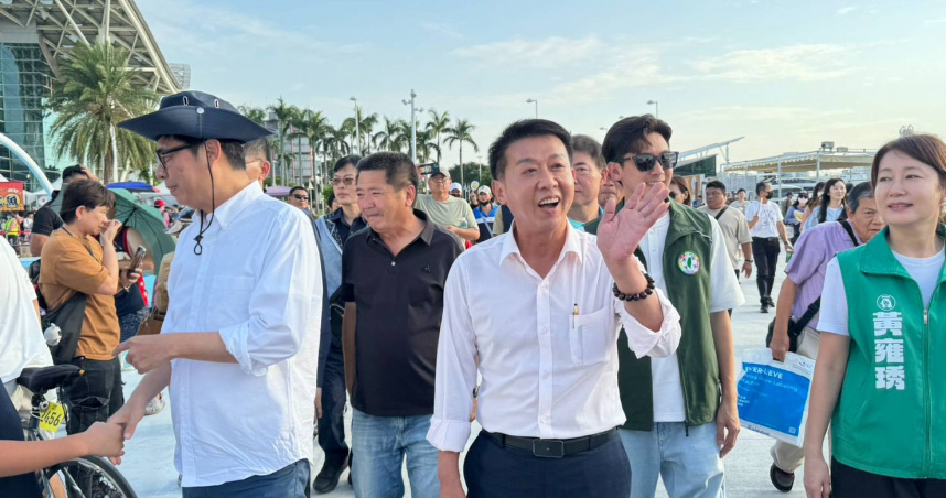 立法委員許智傑強調，他以「從高雄港出發」為主軸，宣示將帶領高雄重返世界第三大港榮景。（圖／許智傑辦公室提供）