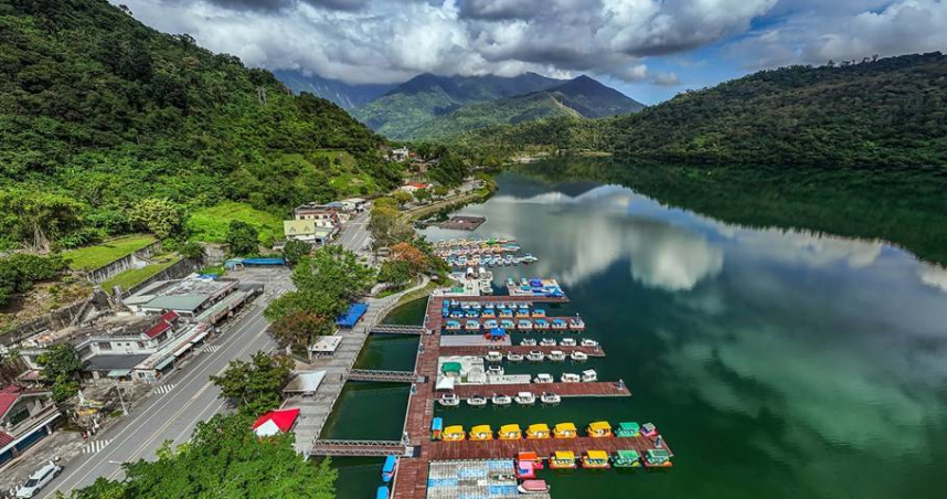 花蓮縣知名景點鯉魚潭上月發生天鵝船翻覆事故，造成1名9歲男童不幸罹難。（圖／縱管處提供）
