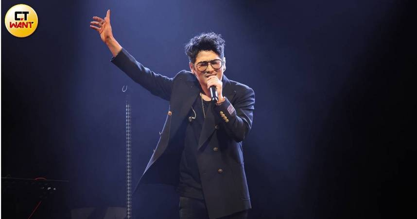 曹格睽違12年重返大型場館開唱，在舞台上演唱多首經典歌曲。（示意圖／焦正德攝）