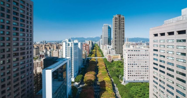 高端客悄悄買進，敦南安和兩條林蔭大道形成大安區知名的遠企生活圈豪宅聚落，區內單戶億級指標案「德運安和」銷售亮眼。（圖片提供／德運安和）