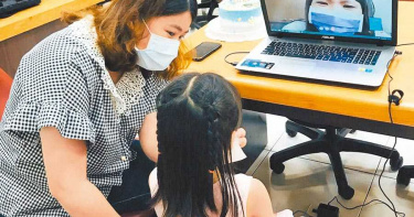 寄養童視訊過生日 母女隔著電腦淚漣