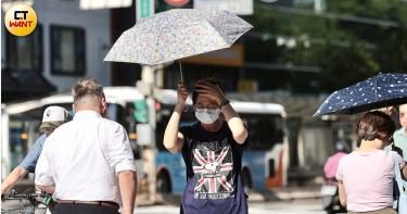 氣象署表示，明天（28日）各地仍為多雲到晴，南部內陸及花東縱谷有局部37～38度左右高溫發生機率。（示意圖／黃耀徵攝）