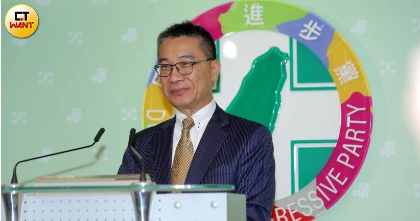 徐國勇呼籲在野黨應扮演好「忠誠的反對黨」，切勿為了選舉私利進行政治造勢，進而破壞國家制度與社會信任。（圖／周志龍攝）