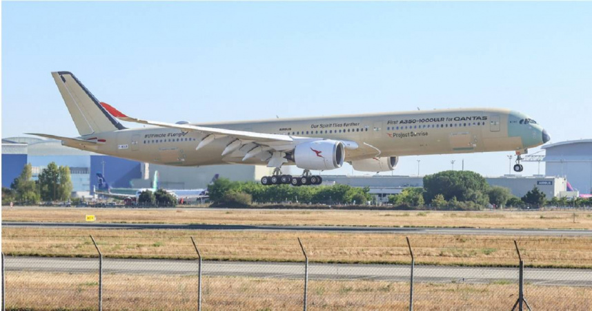 澳洲航空一架空中巴士A350長程客機，日前完成以總飛行時間24小時24分鐘、跨越2萬3075公里的紀錄，創下全新里程碑。（圖／達志／美聯社）