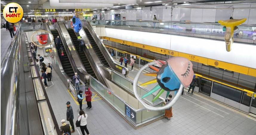 環狀線秀朗橋站、景平站2站，租大樓貴3成以上，租20坪每月至少多花6000元。（示意圖／CTWANT資料照）