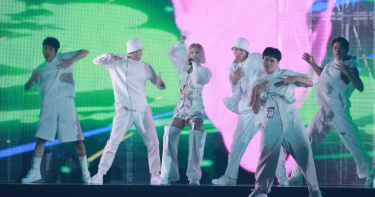 首場演唱會就摔傷!老公李榮浩隔海氣噗噗 楊丞琳突驚爆「我單身!」