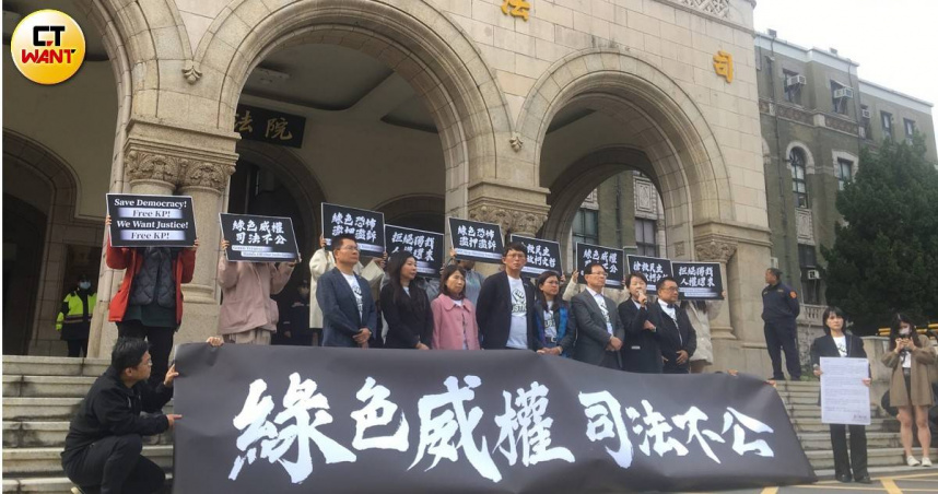 民眾黨前主席柯文哲涉貪遭起訴，民眾黨今（11）日將於自由廣場舉行「111釘孤枝」大遊行。（圖／黃鵬杰攝）