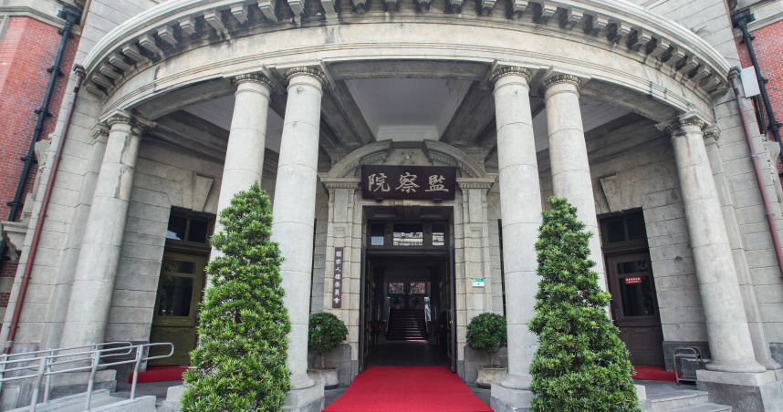 新北市中和區私立春秋墓園近年來爆發墓地被迫拆遷，亡者無法安葬等糾紛，監察院通過糾正新北市政府。（圖／黃威彬攝）