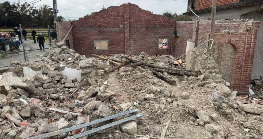 竹東謝懿忠先生因老家被強拆，且祖先牌位被亂丟，他怒斥「地主＋建商」惡劣。（圖／報系資料庫）