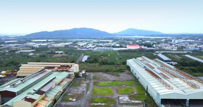 兩棟建物之間的5500坪工業用地，屬於第一期分割銷售的範圍，每坪開價36萬元。（圖／天威提供）