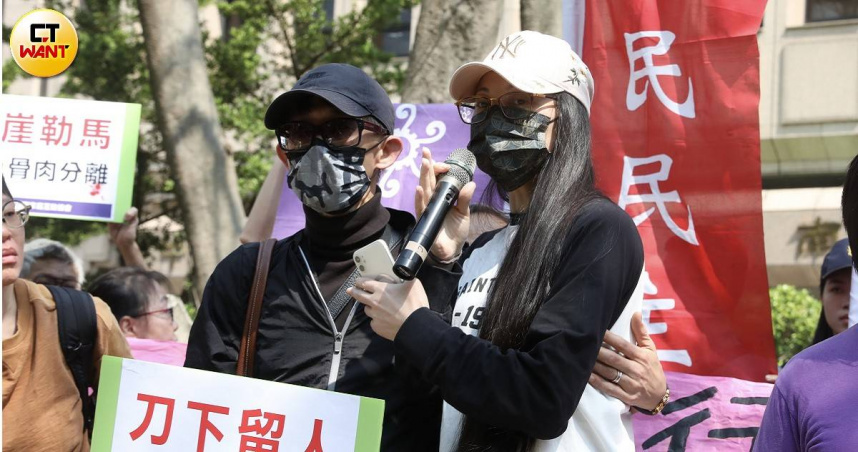 陸配亞亞與老公一起出席記者會。（圖／劉耿豪攝）