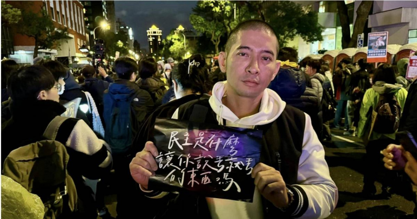 公民老師黃益中公布「創意私房」13位會員名單，點名「EZCourse」副總洪偉傑為其中一人，他事後也發聲致歉了。（圖／擷取自Facebook／黃益中）