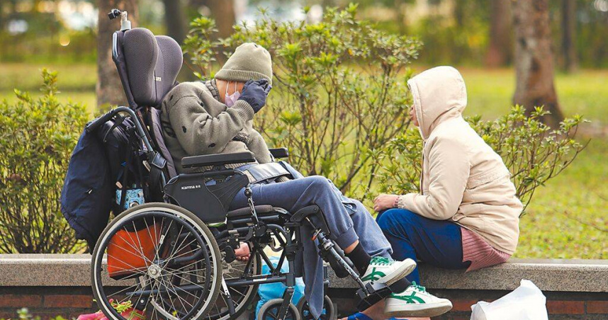 因應就業服務法46條三讀通過，允許80歲以上長者免經巴氏量表可聘用移工，預估會增加逾10萬餘人申請移工。（圖／報系資料照）