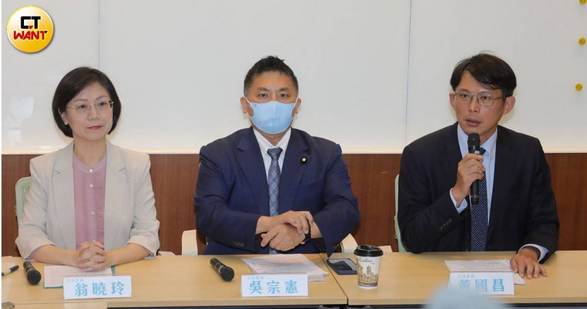 憲法法庭針對《憲法訴訟法》聲請釋憲召開說明會，國民黨立委翁曉玲、吳宗憲以及民眾黨團總召黃國昌將出席。（圖／周志龍攝）